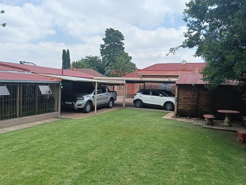 5 Bedroom Property for Sale in Selection Park Gauteng