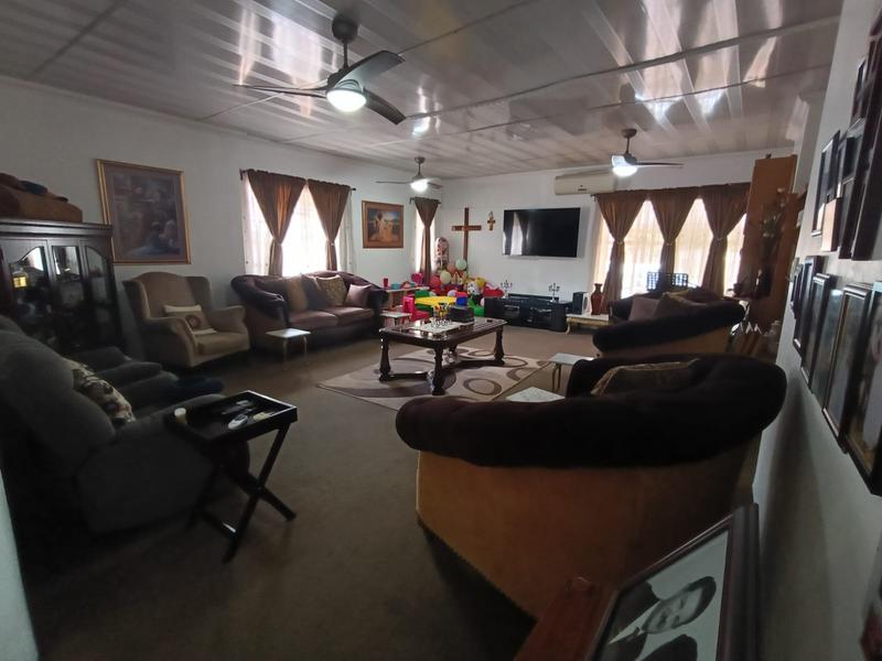 5 Bedroom Property for Sale in Selection Park Gauteng