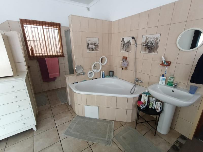 5 Bedroom Property for Sale in Selection Park Gauteng