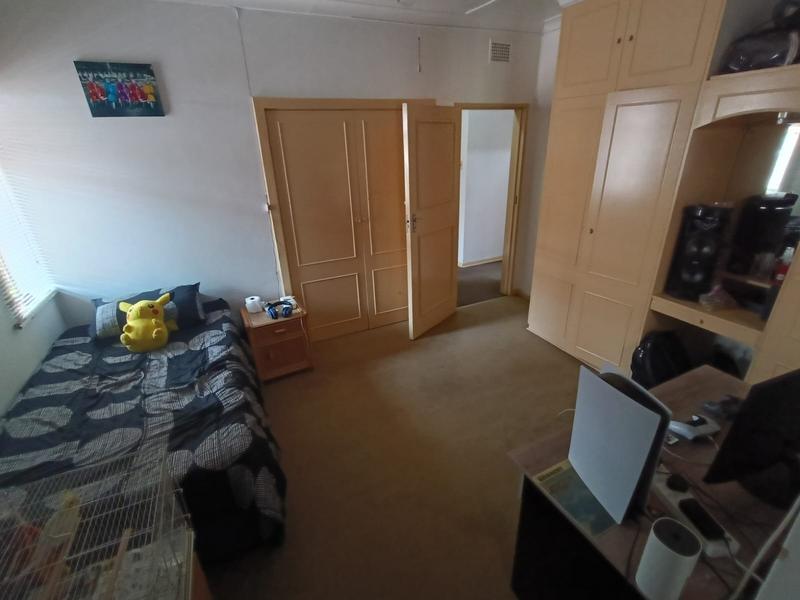 5 Bedroom Property for Sale in Selection Park Gauteng