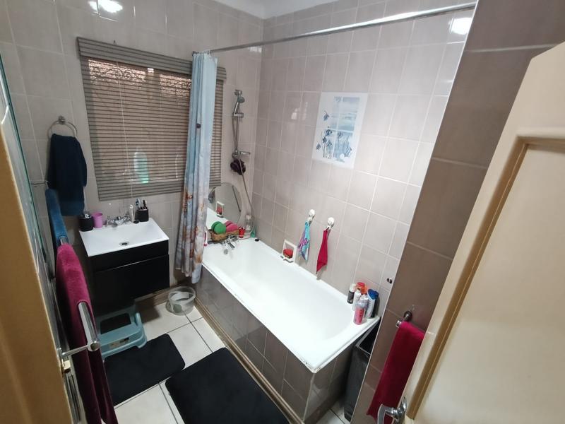 5 Bedroom Property for Sale in Selection Park Gauteng