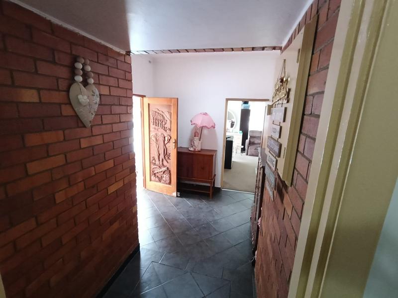 5 Bedroom Property for Sale in Selection Park Gauteng