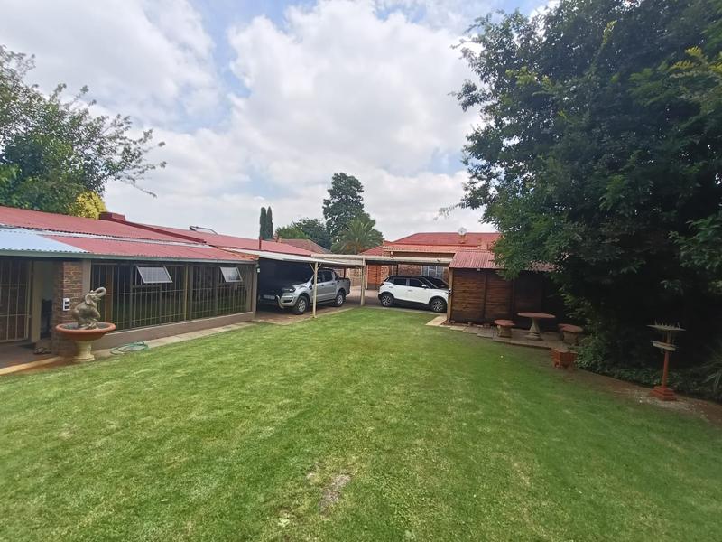 5 Bedroom Property for Sale in Selection Park Gauteng