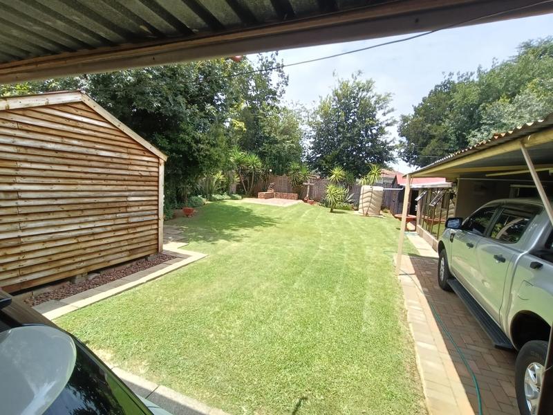 5 Bedroom Property for Sale in Selection Park Gauteng