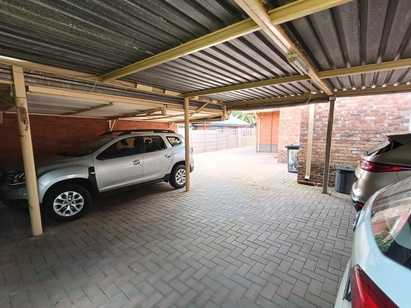 5 Bedroom Property for Sale in Selection Park Gauteng