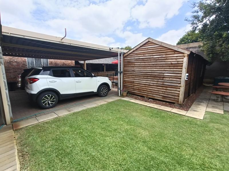 5 Bedroom Property for Sale in Selection Park Gauteng