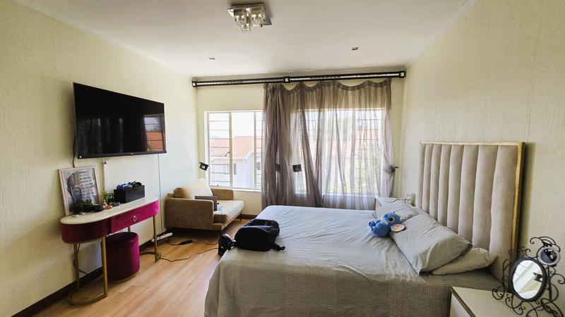 To Let 4 Bedroom Property for Rent in River Club Gauteng
