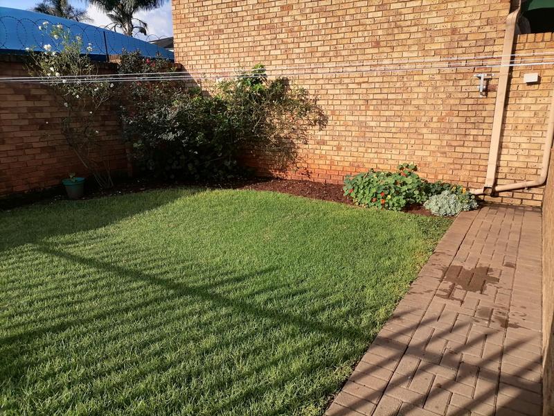To Let 2 Bedroom Property for Rent in Kenleaf Gauteng