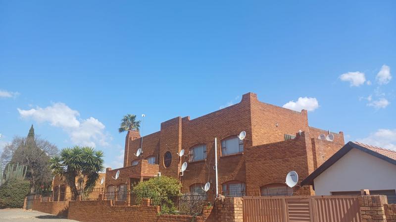 18 Bedroom Property for Sale in Hospital View Gauteng