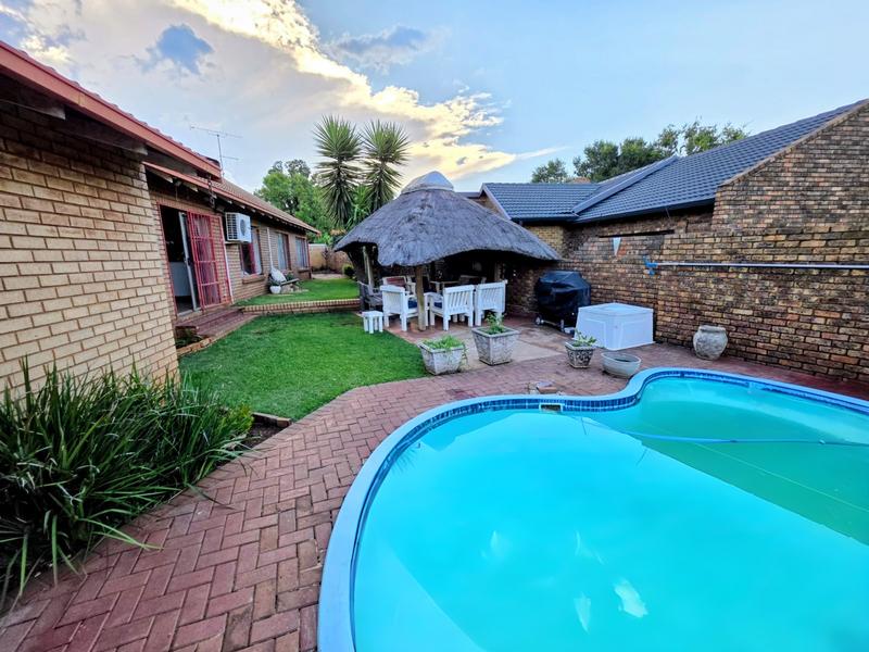 3 Bedroom Property for Sale in Eldoraigne Gauteng