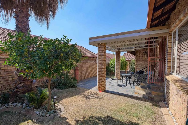 2 Bedroom Property for Sale in Wierdaglen Estate Gauteng