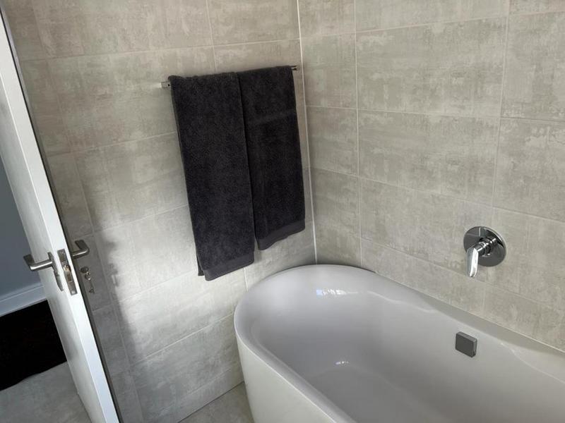 To Let 2 Bedroom Property for Rent in Waterfall Gauteng