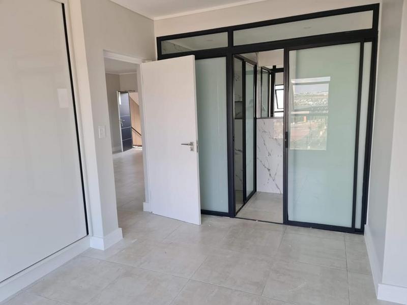 To Let 3 Bedroom Property for Rent in Waterfall Gauteng