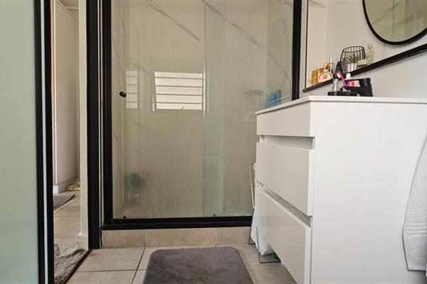 To Let 3 Bedroom Property for Rent in Waterfall Gauteng