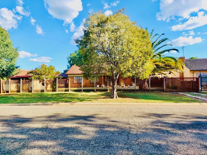 3 Bedroom Property for Sale in Vanderbijlpark SE 6 Gauteng