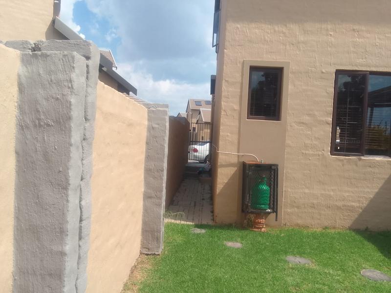 3 Bedroom Property for Sale in Noordwyk Gauteng