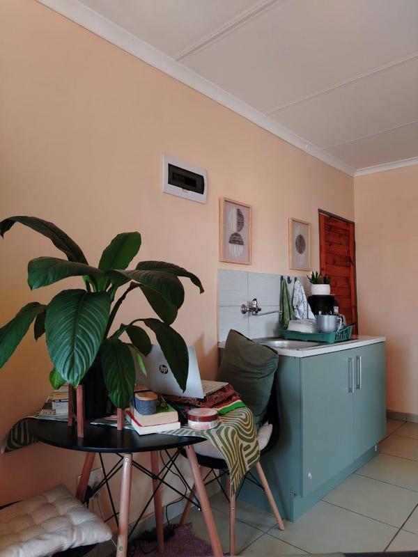 To Let 1 Bedroom Property for Rent in Orlando Gauteng