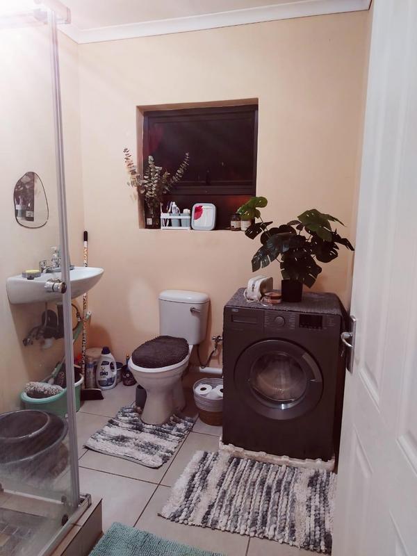 To Let 1 Bedroom Property for Rent in Orlando Gauteng