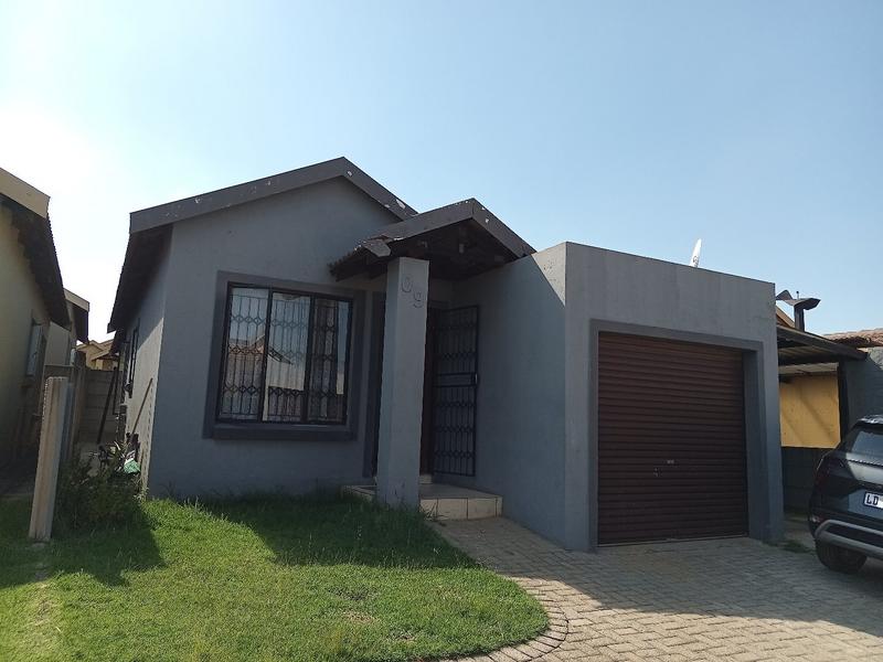 2 Bedroom Property for Sale in Mohlakeng Gauteng