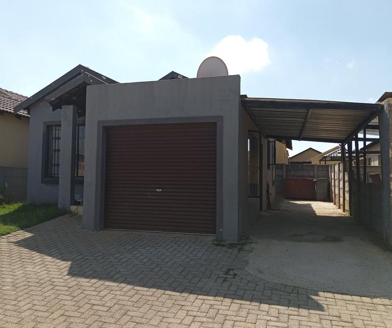 2 Bedroom Property for Sale in Mohlakeng Gauteng