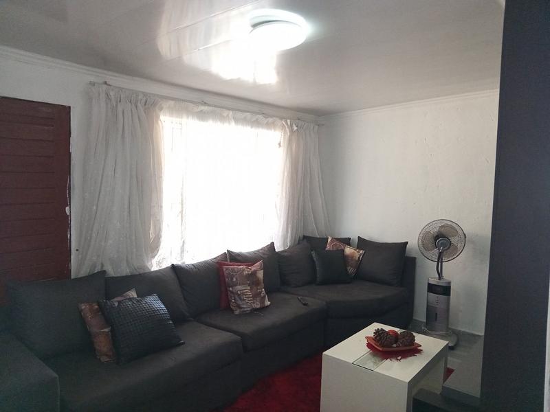 2 Bedroom Property for Sale in Mohlakeng Gauteng