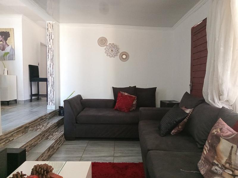 2 Bedroom Property for Sale in Mohlakeng Gauteng