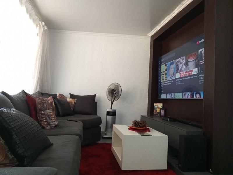 2 Bedroom Property for Sale in Mohlakeng Gauteng