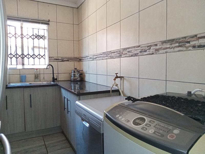2 Bedroom Property for Sale in Mohlakeng Gauteng