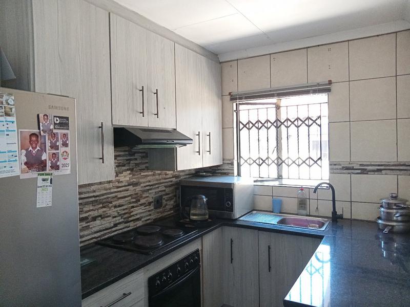 2 Bedroom Property for Sale in Mohlakeng Gauteng