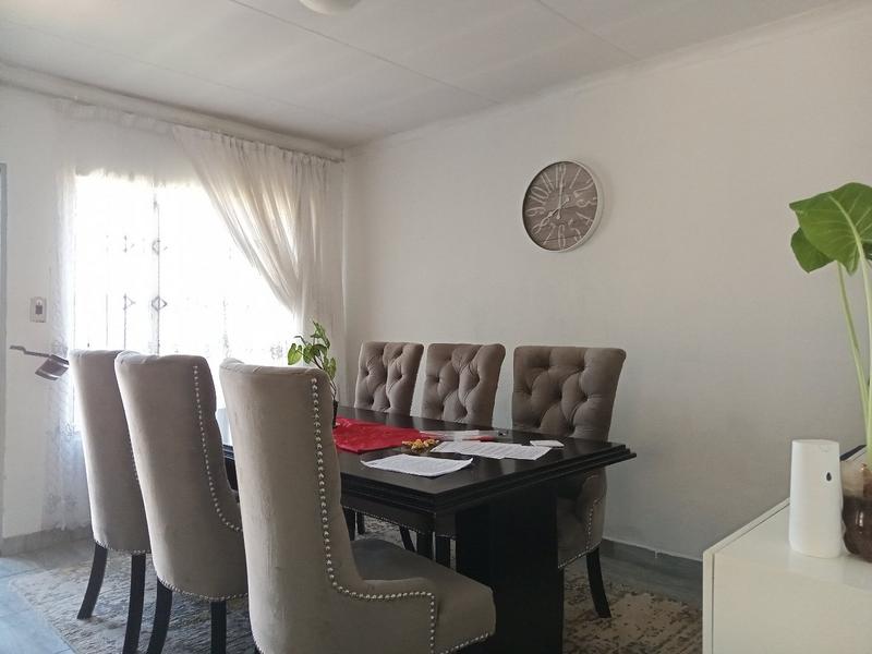2 Bedroom Property for Sale in Mohlakeng Gauteng