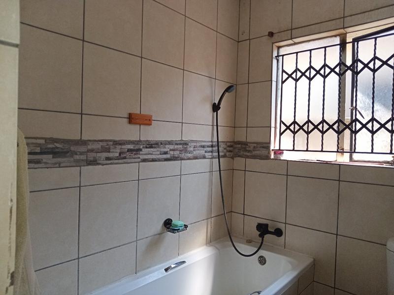 2 Bedroom Property for Sale in Mohlakeng Gauteng