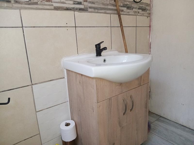 2 Bedroom Property for Sale in Mohlakeng Gauteng