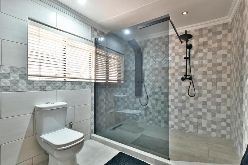 3 Bedroom Property for Sale in Glenvista Gauteng