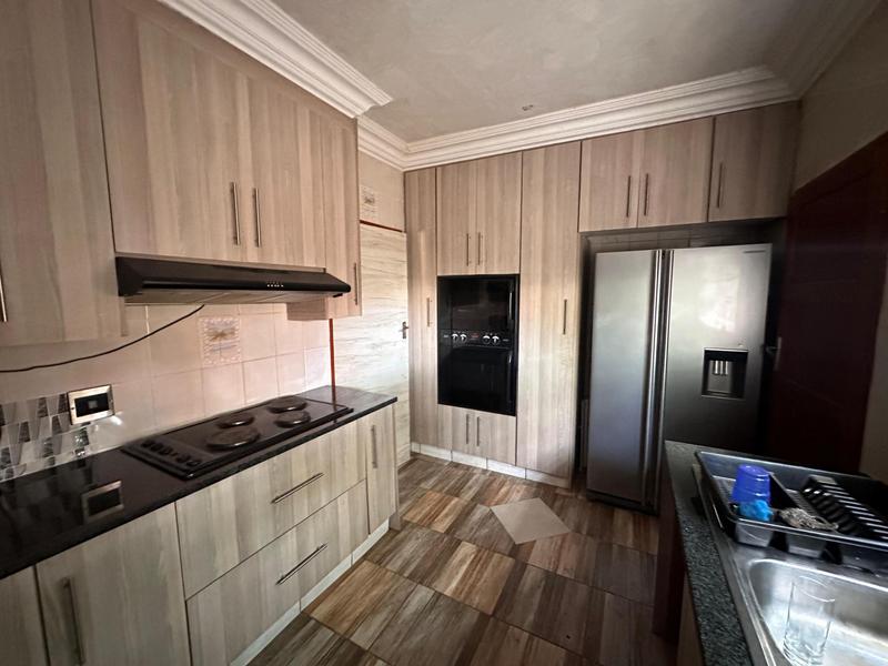 5 Bedroom Property for Sale in Dawn Park Gauteng