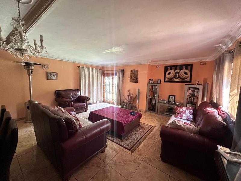 5 Bedroom Property for Sale in Dawn Park Gauteng