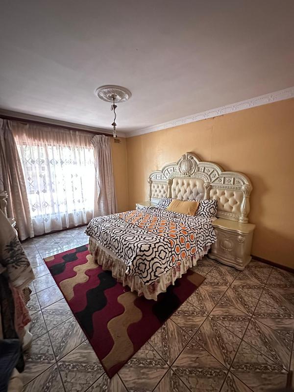 5 Bedroom Property for Sale in Dawn Park Gauteng