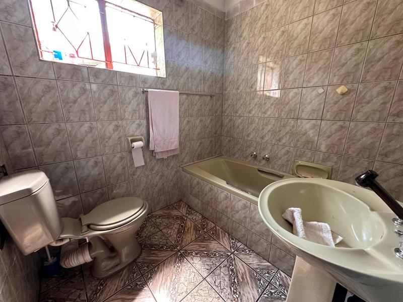 5 Bedroom Property for Sale in Dawn Park Gauteng