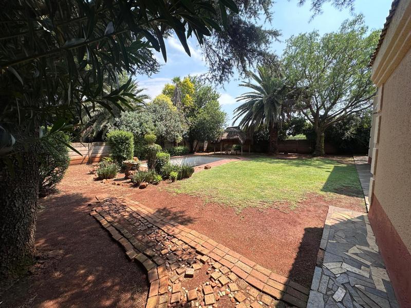 5 Bedroom Property for Sale in Dawn Park Gauteng