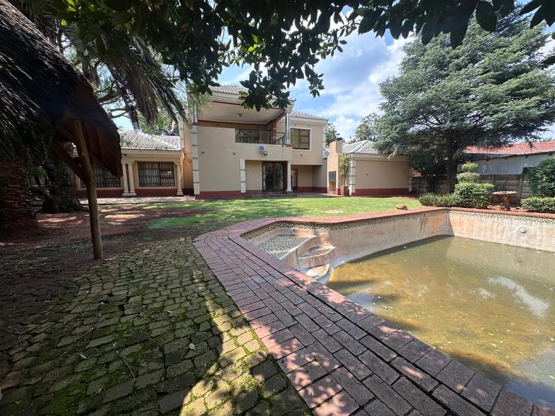 5 Bedroom Property for Sale in Dawn Park Gauteng