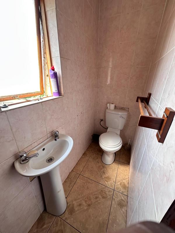 5 Bedroom Property for Sale in Dawn Park Gauteng