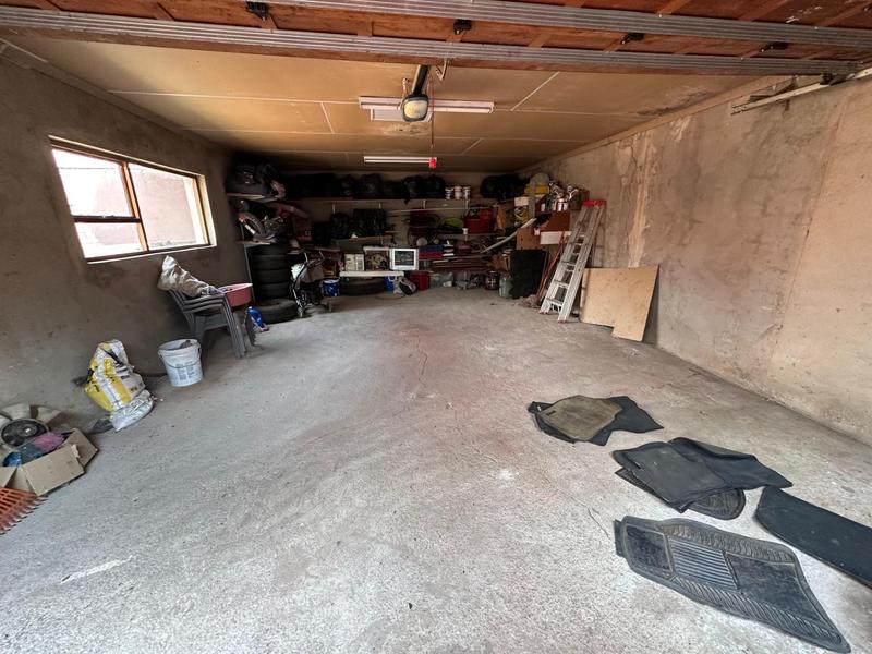 5 Bedroom Property for Sale in Dawn Park Gauteng