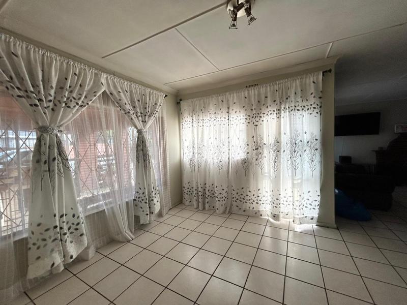 5 Bedroom Property for Sale in Brenthurst Gauteng