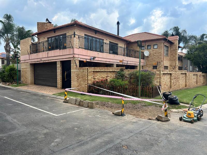 5 Bedroom Property for Sale in Sonneveld Gauteng