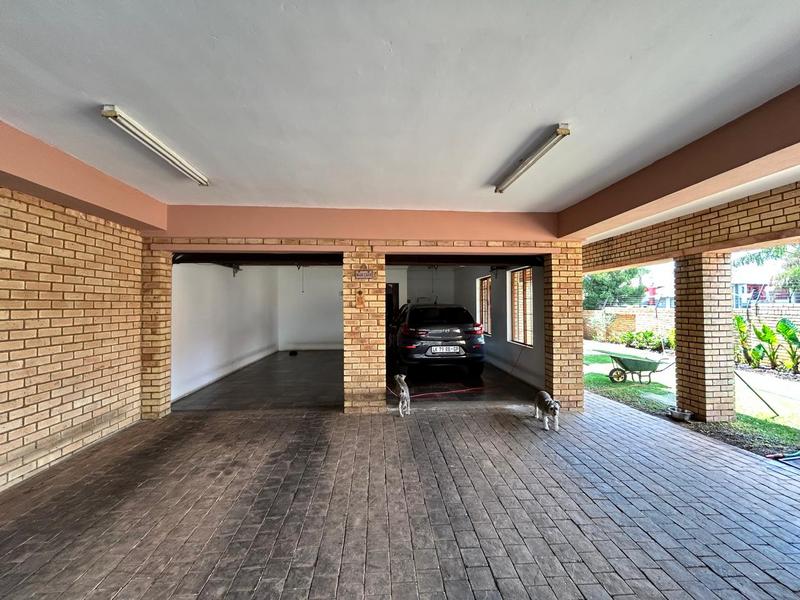 5 Bedroom Property for Sale in Sonneveld Gauteng