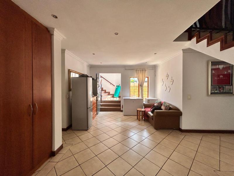 5 Bedroom Property for Sale in Sonneveld Gauteng