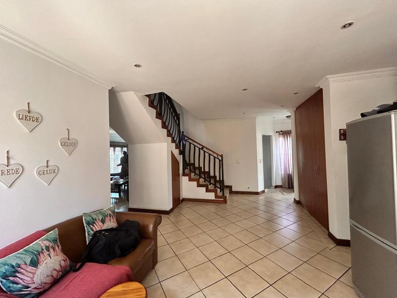 5 Bedroom Property for Sale in Sonneveld Gauteng