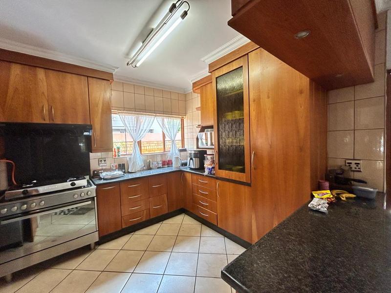 5 Bedroom Property for Sale in Sonneveld Gauteng