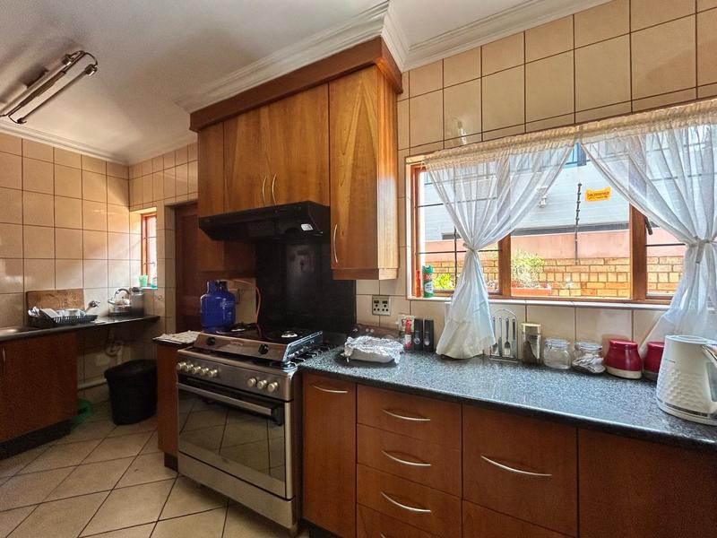 5 Bedroom Property for Sale in Sonneveld Gauteng