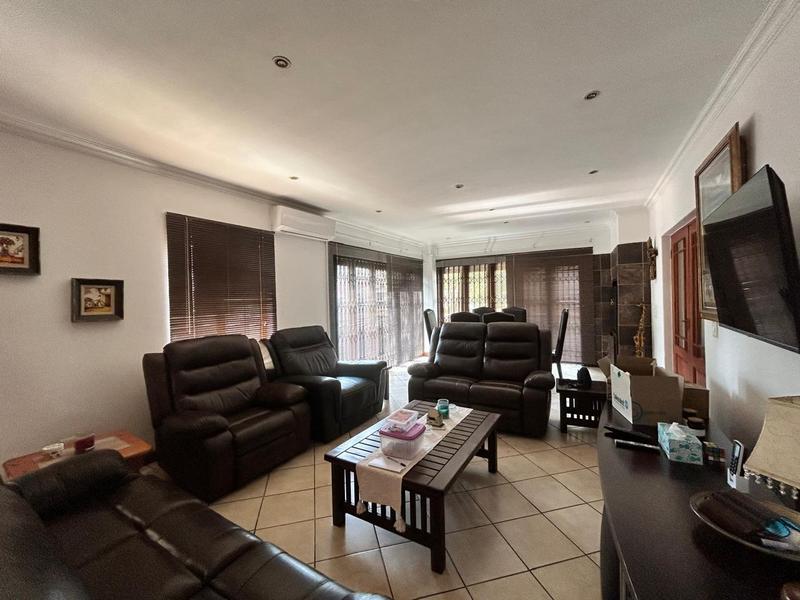 5 Bedroom Property for Sale in Sonneveld Gauteng
