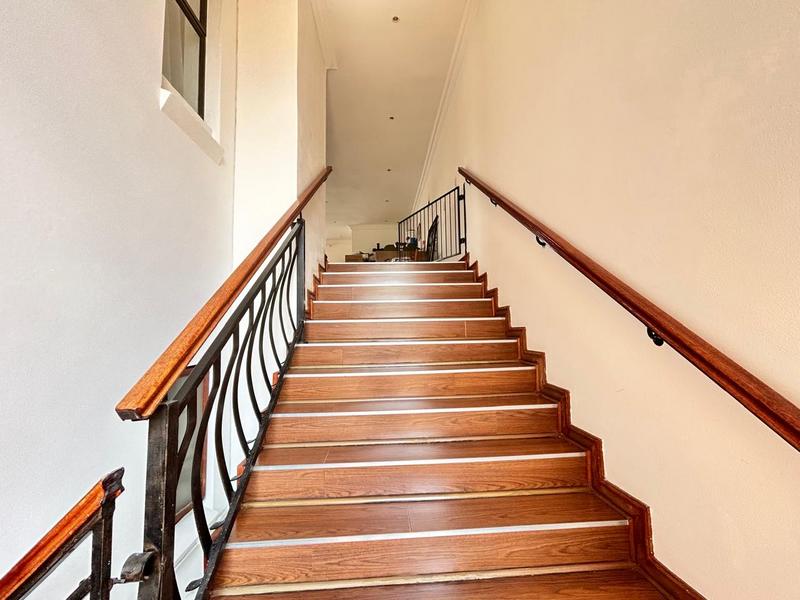 5 Bedroom Property for Sale in Sonneveld Gauteng